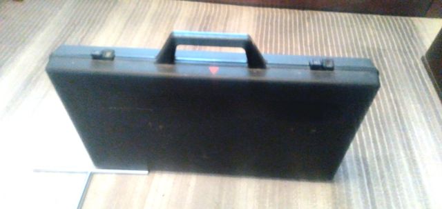 Советский пласмасовый чемодан для инструмента. 50х30х7 см.