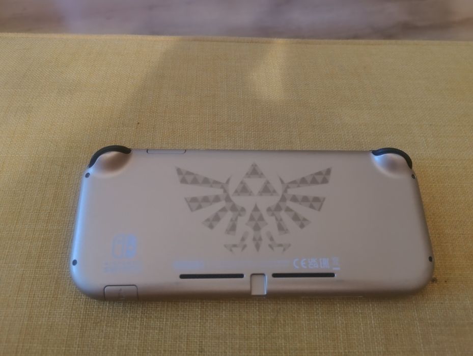 Na sprzedaż: Nintendo Switch Lite (edycja limitowana )