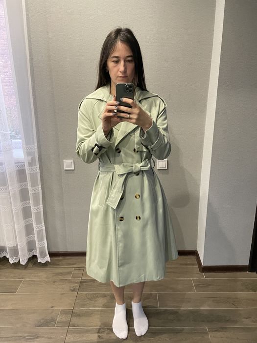 Плащ оливкового кольору