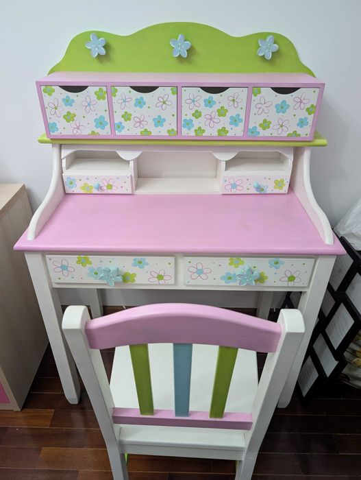 Mobília completa de criança. NOVA