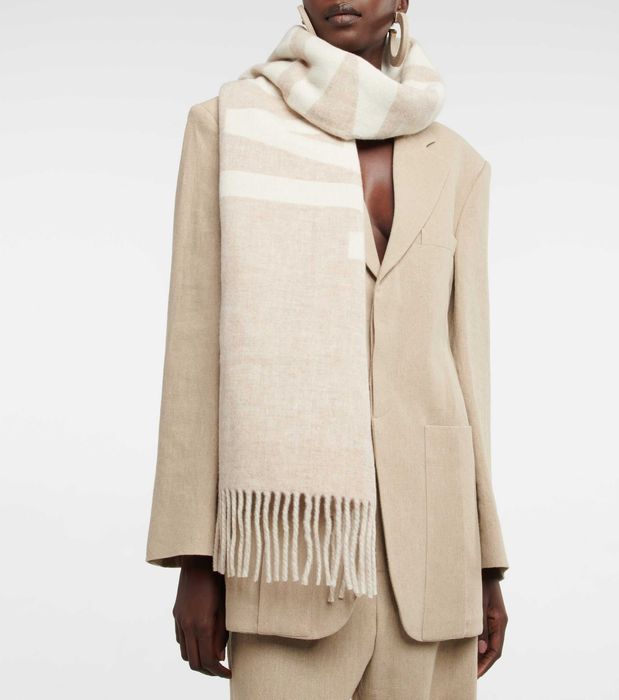 Шарф Jacquemus Logo Jacquard Fringed Edge Scarf Beige