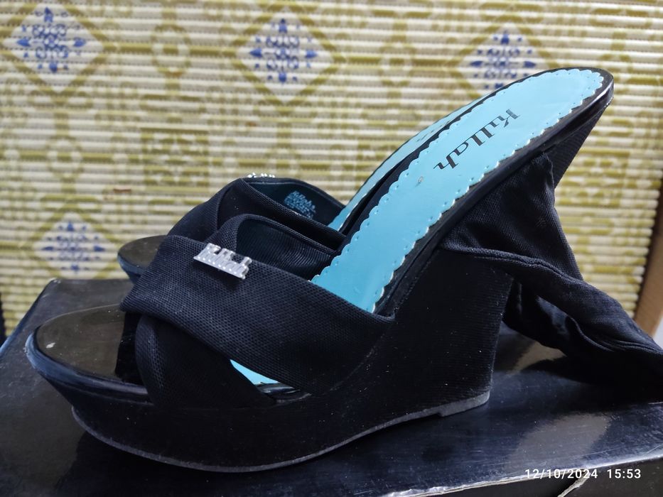 Sapatos senhora elegantes pretos da Miss Sixty