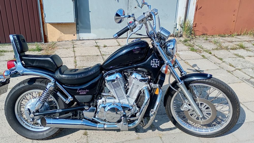 Suzuki Intruder vs 800 Bobber