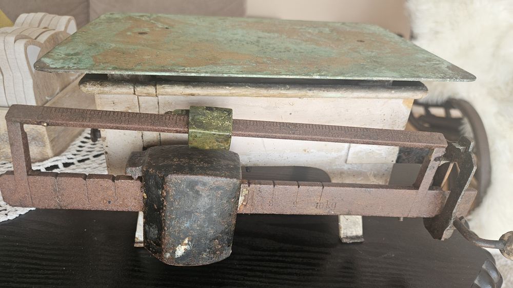 Zabytkowa waga miedz