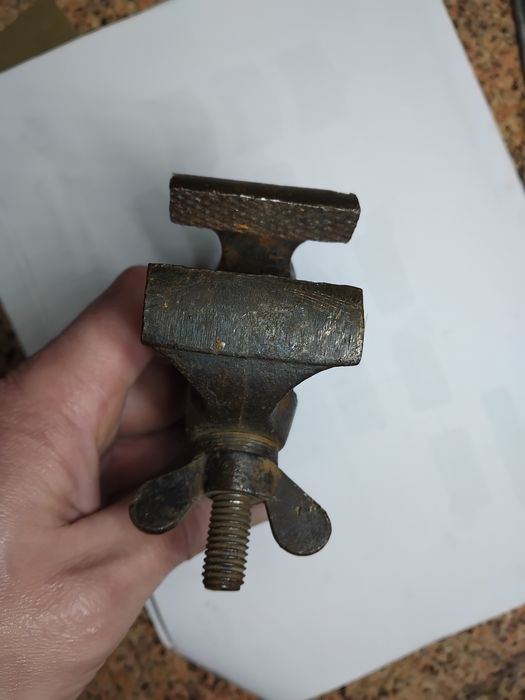 Слюсарні лещата. Тиски струпцина ссср.