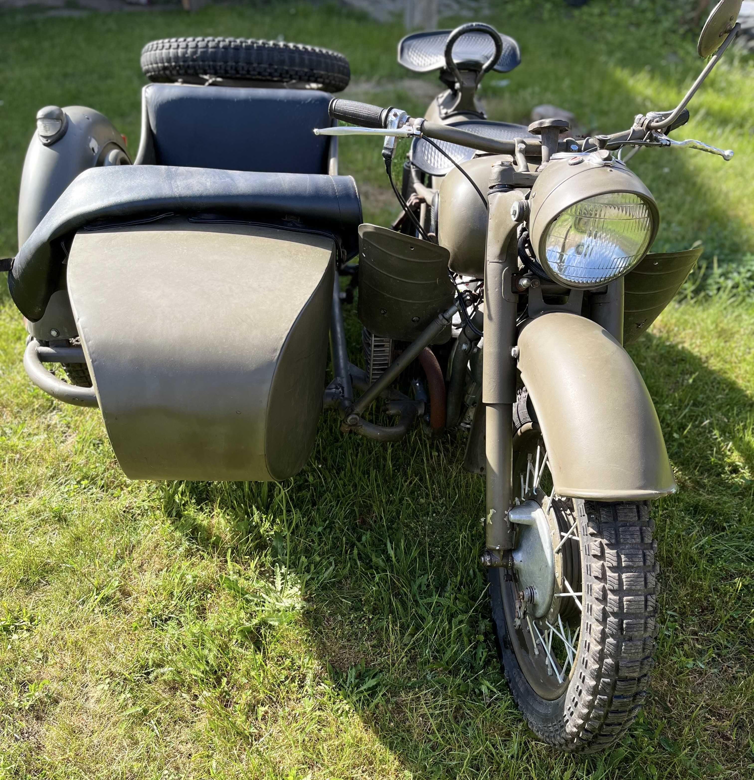 Motocykl K-750 Kaśka, z bocznym wózkiem