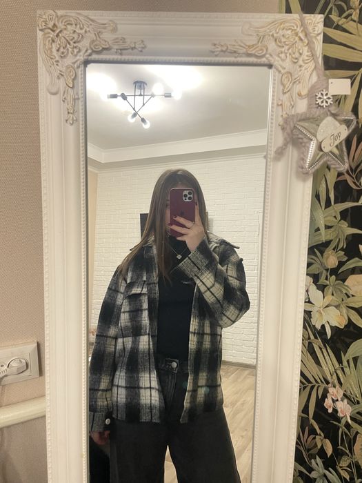 В обяві 2 рубашки та дубленка на весну