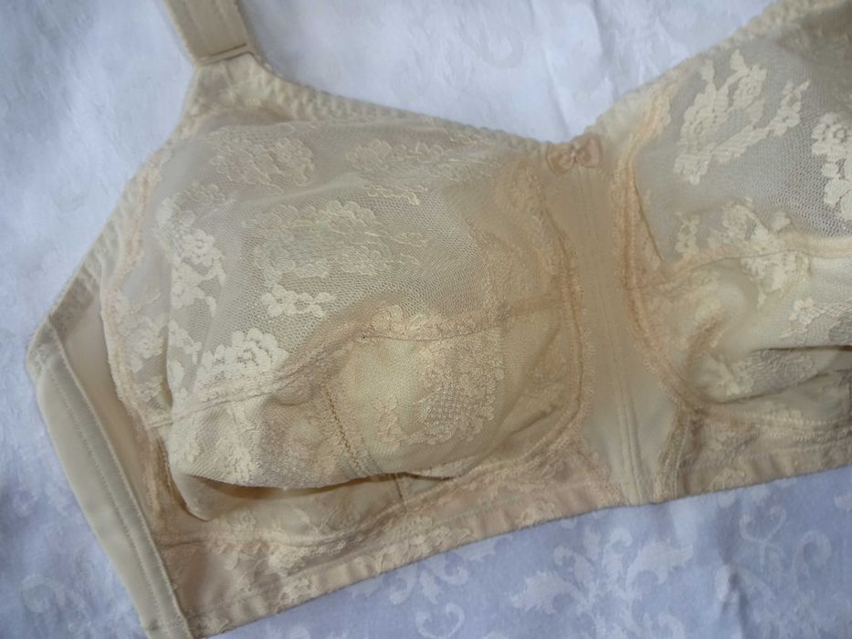 TRIUMPH Doreen biustonosz cielisty beżowy ivory OKAZJA jak nowy 100G