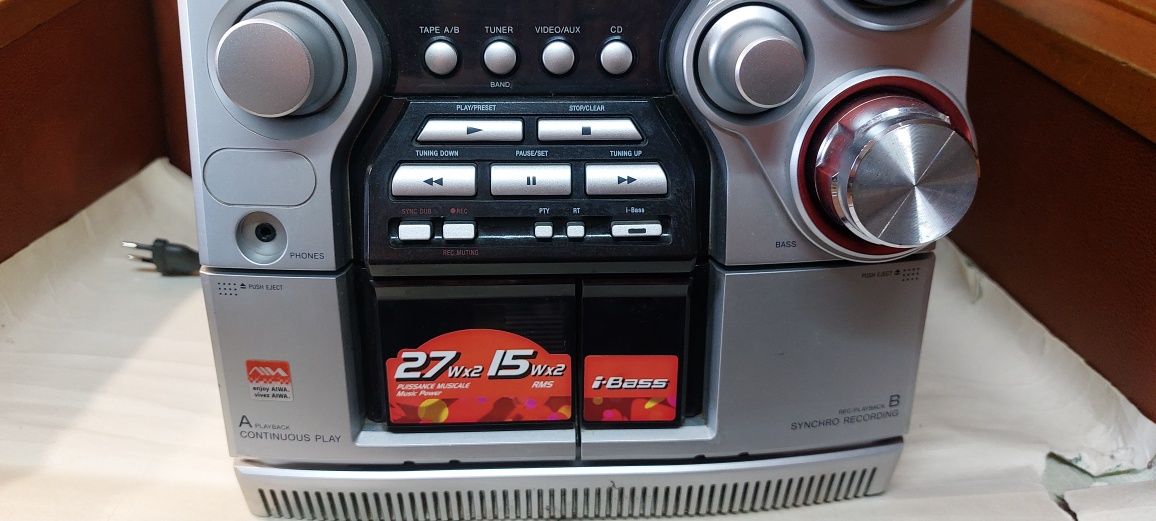 Музыкальный центр AIWA без колонок (красивый звук).