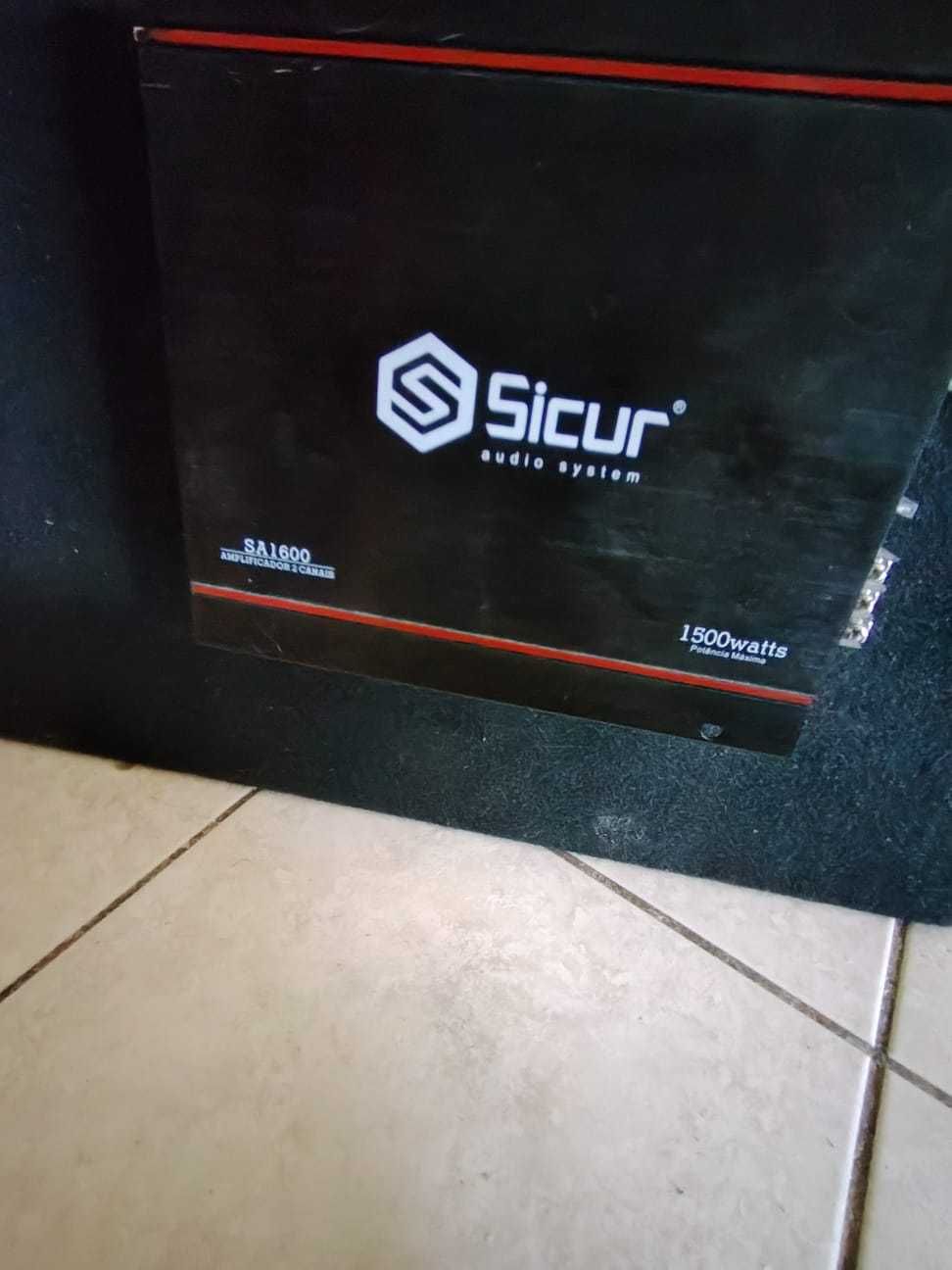 Subwoofer com amplificador