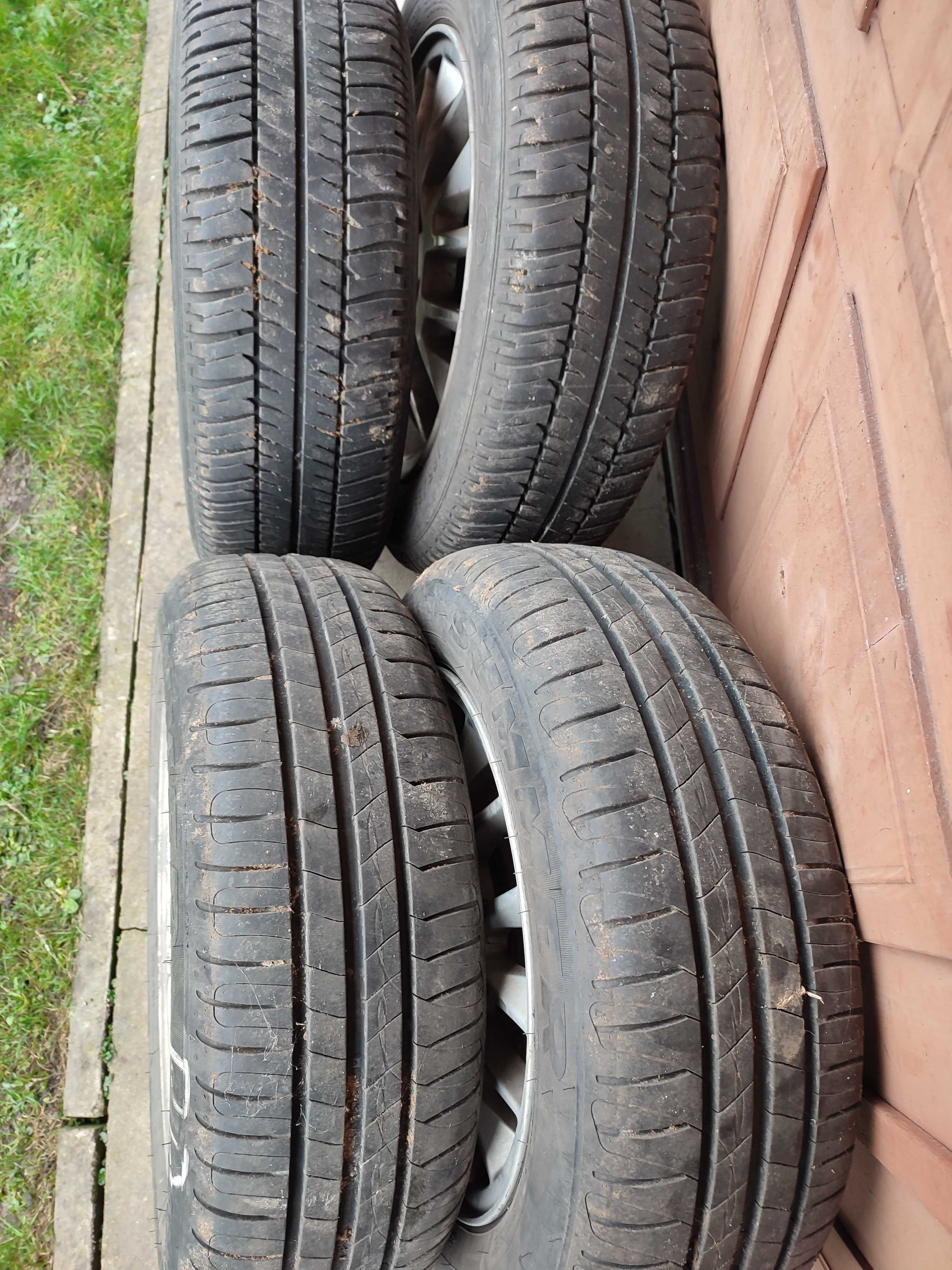 Felgi aluminiowe 15 z oponami letnimi 185/65r15