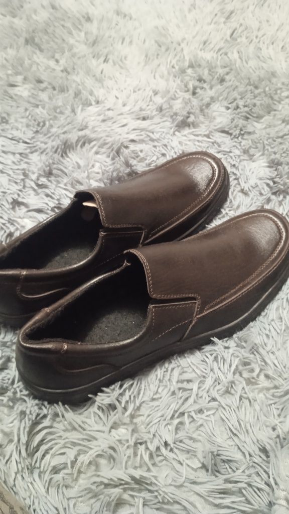 Мужские туфли новые цвет коричневый