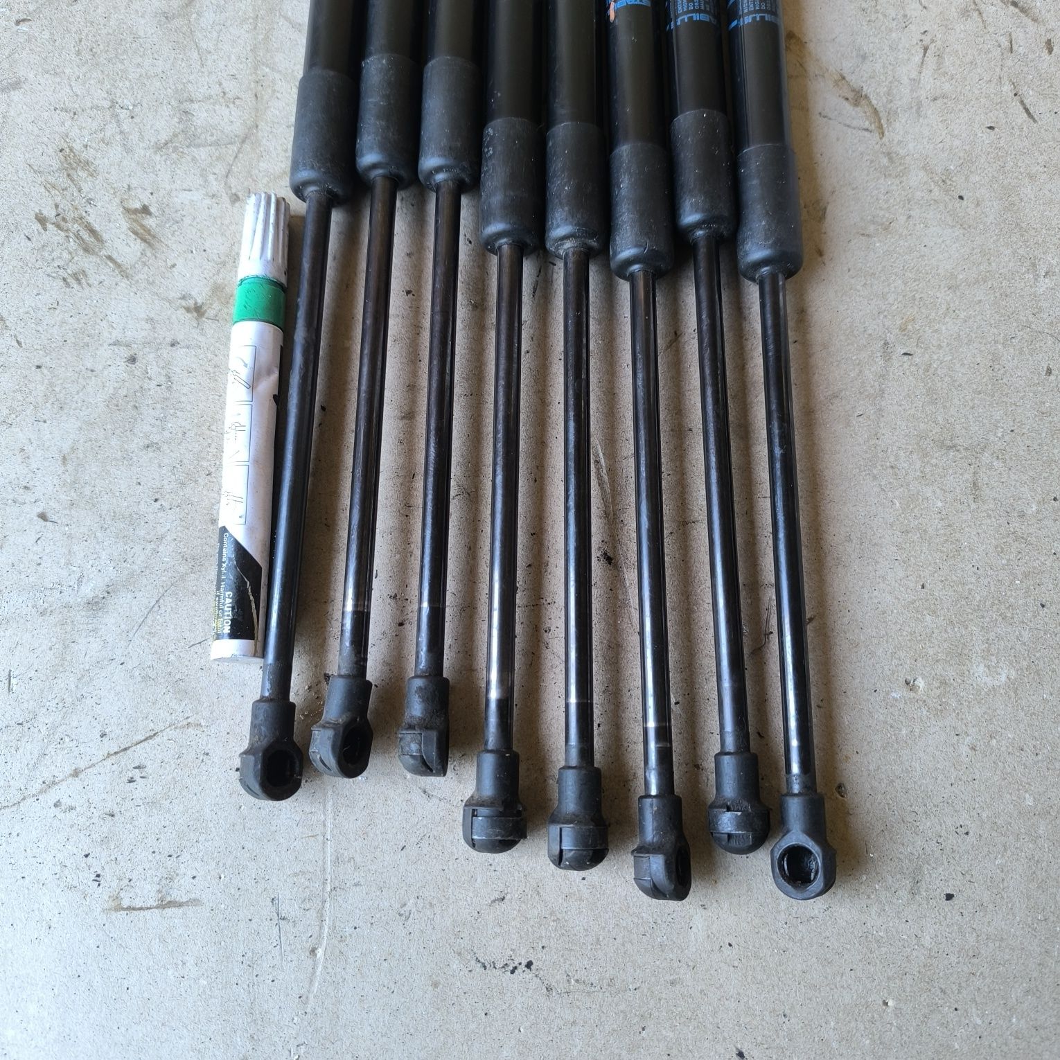 Siłownik maski BMW E90 E91 E92 e93