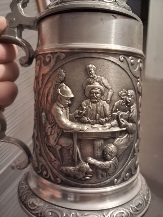 Kufel do piwa ładnie rzeźbiony