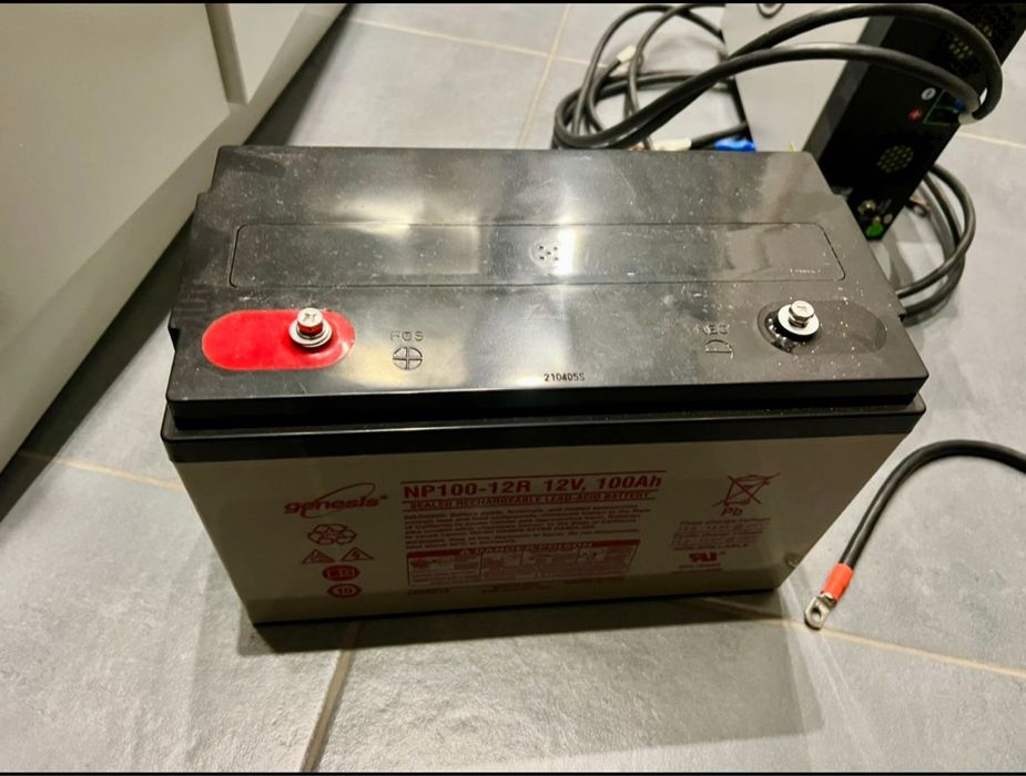 Комплект резервного живлення з інвертором та акумуляторами