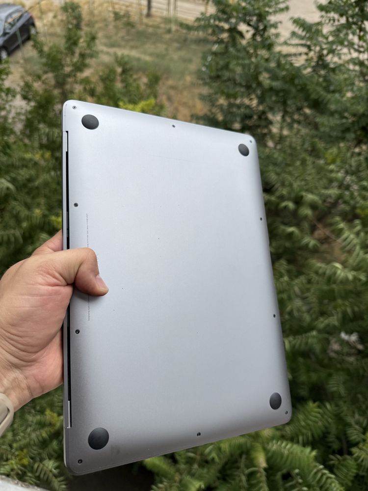 Macbook Air 2020 8/256 silver 259 циклов