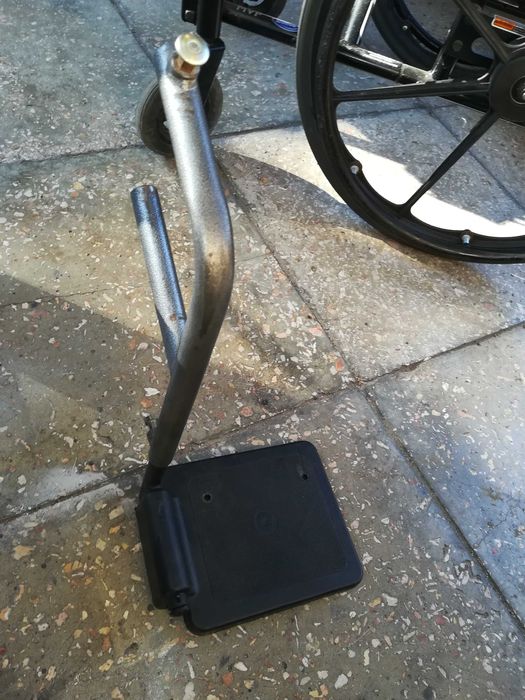 Подножка к инвалидной коляске одна