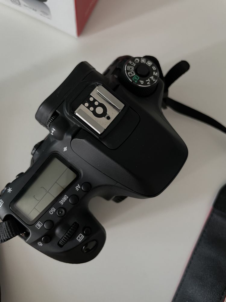 Фотоапарат Canon EOS 80D Body