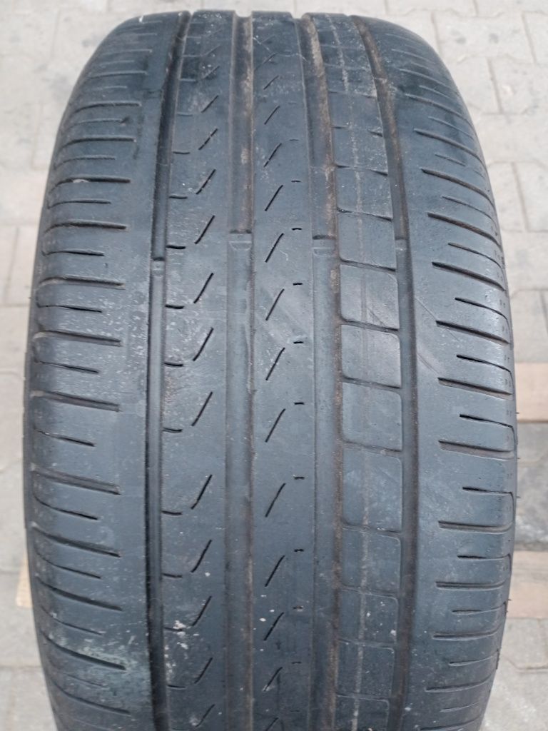 2x 235/40/19 Pirelli