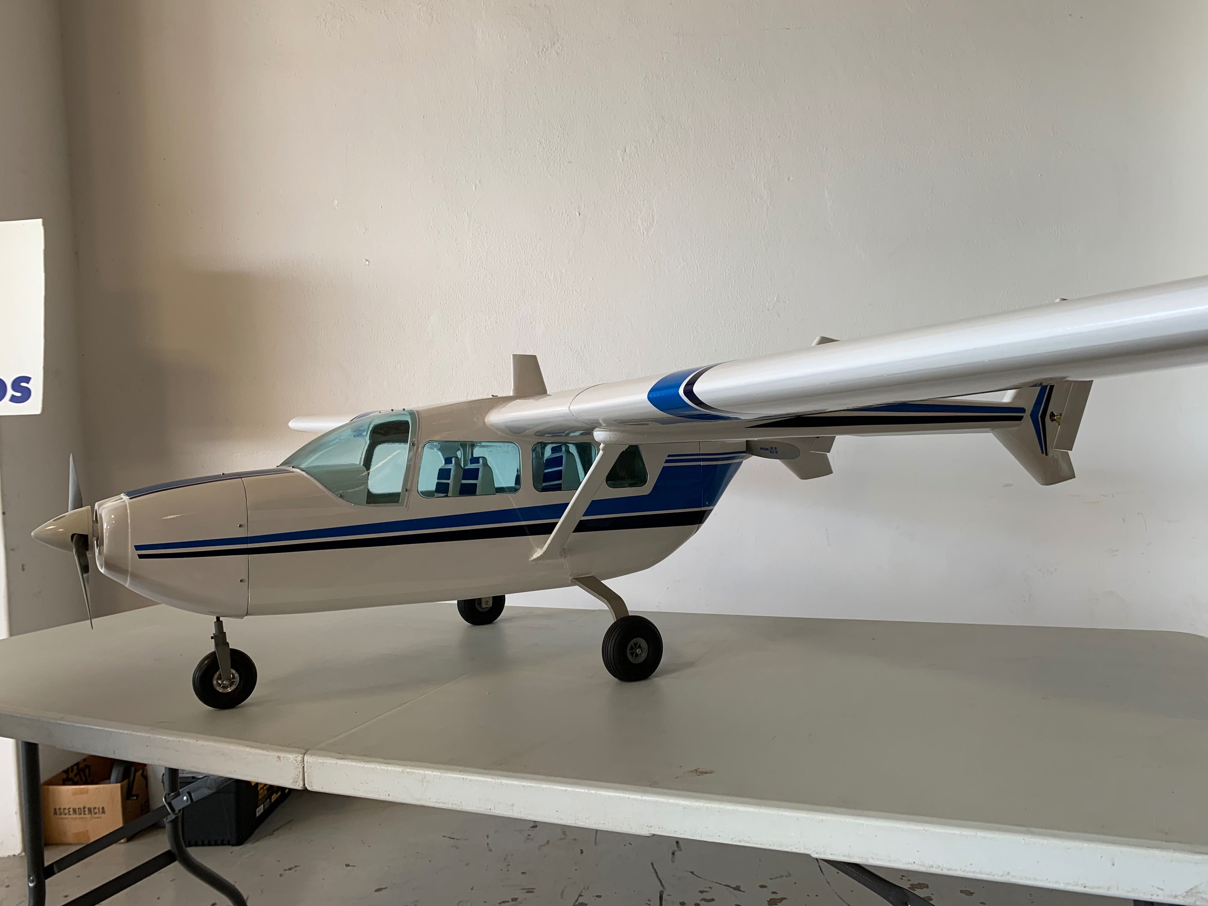 Aeromodelismo Cessna 02A/B Skymaster Aviomodelli 2.20m