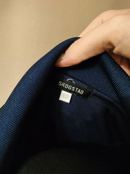 Ciemna granatowa koszulka t-shirt z kołnierzykiem Skogstad L