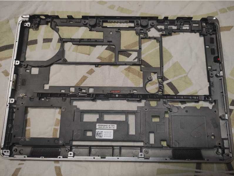 Dell Latitude E7440 – Dolna obudowa / palmrest + kadłubek