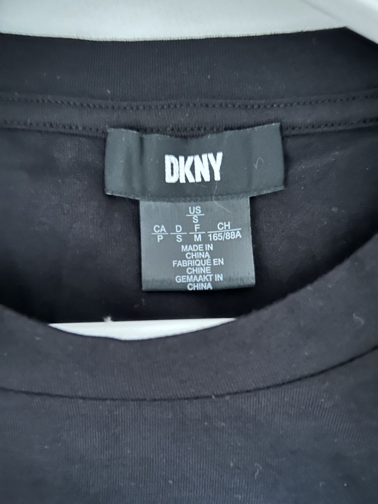 Футболка DKNY