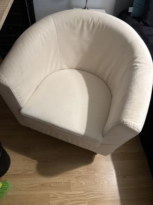 Poltrona ikea em bom estado de cor beje