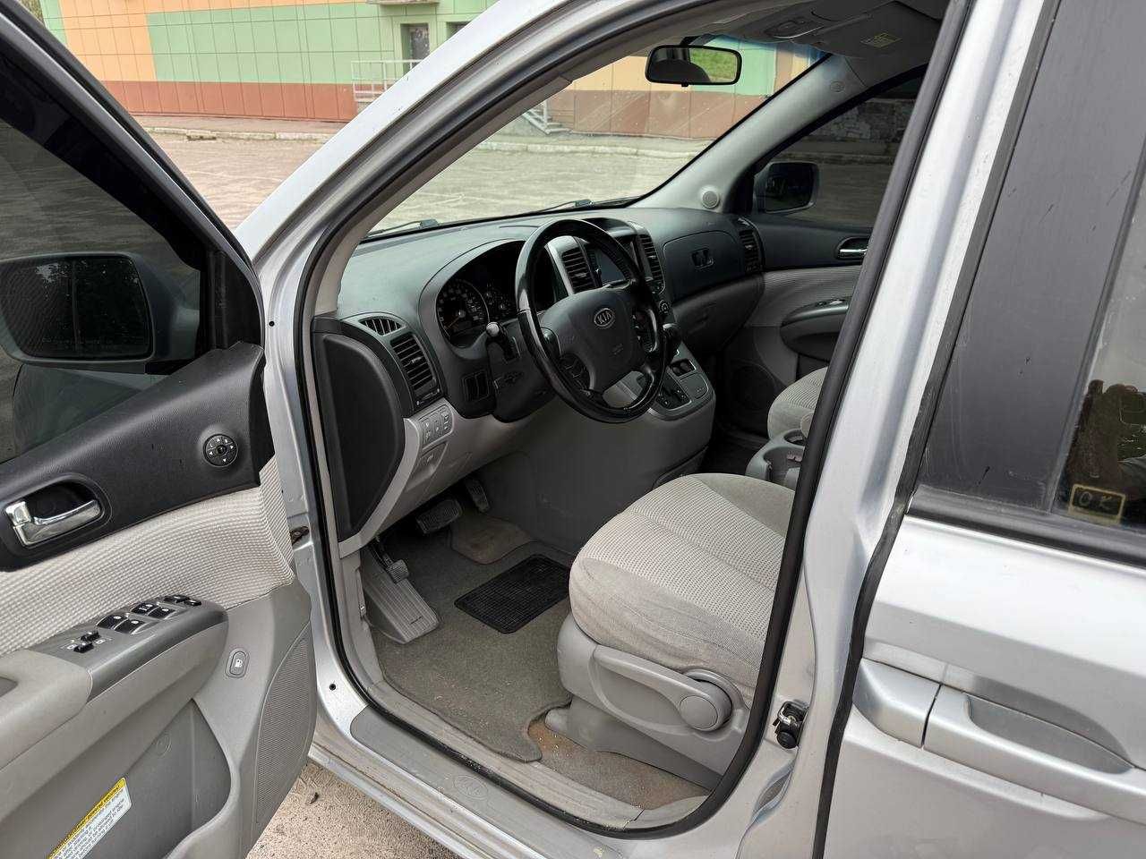 Автомобиль KIA Carnival 2007 2-ге покоління