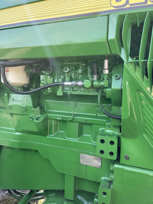 Трактор John Deere 8200