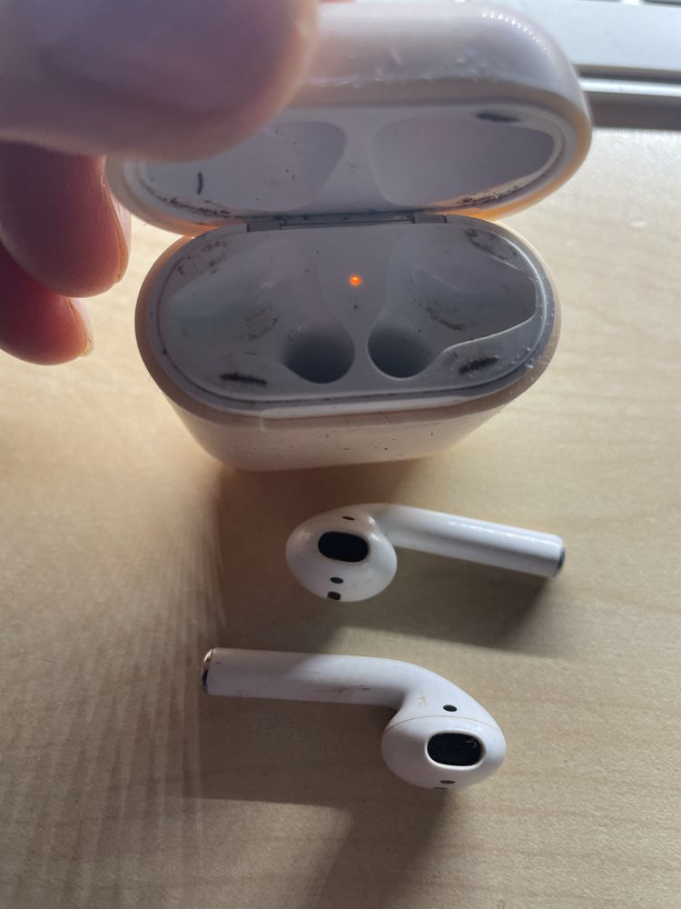 Apple airpods 2 з кейсом