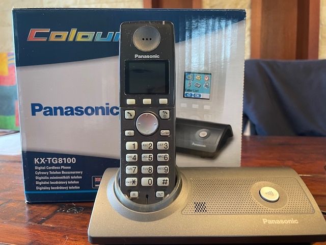 Telefon stacjonarny Panasonic KX-TG8100