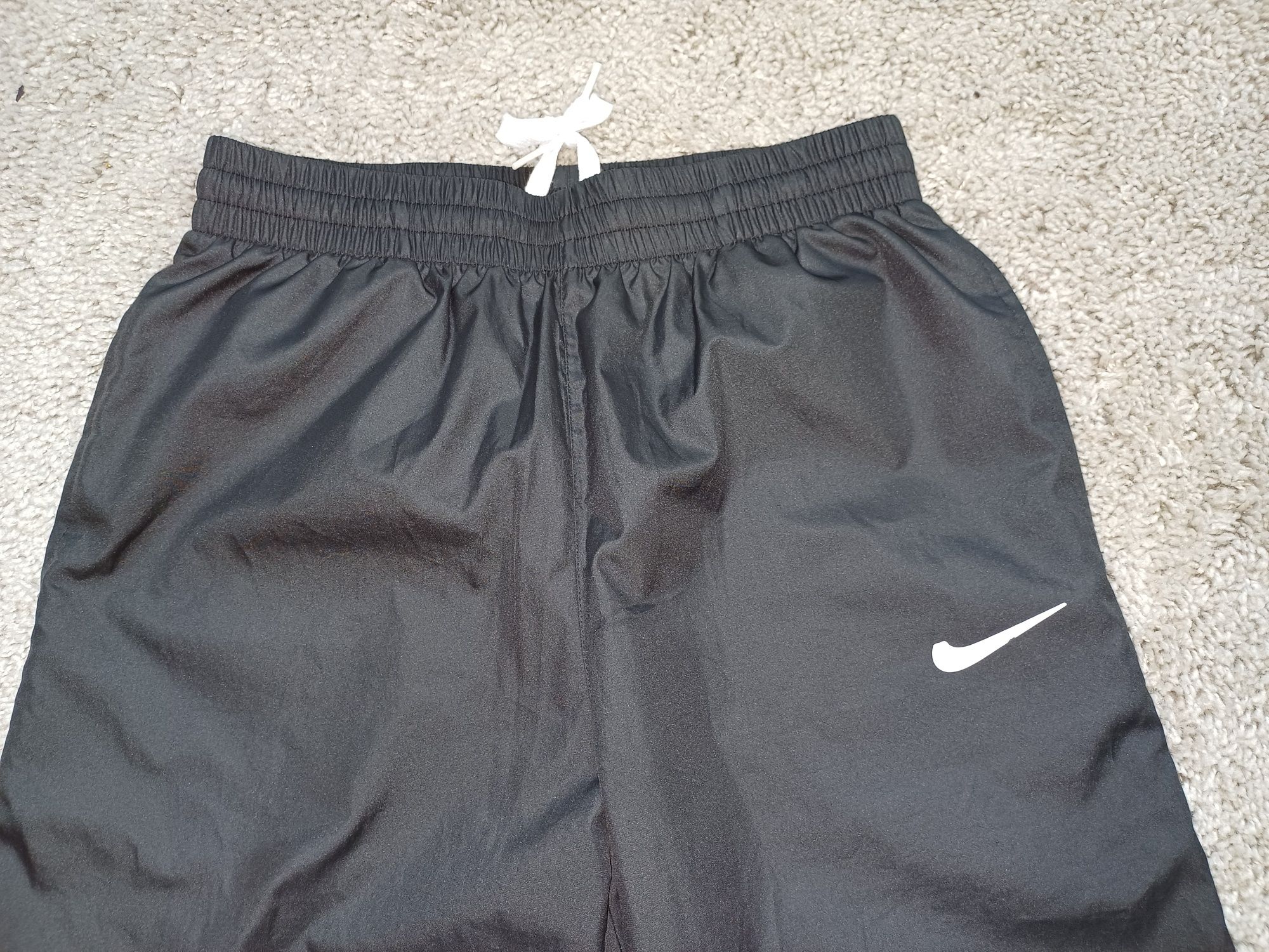 Spodnie Nike 10-12 lat rozm.137-147 cm