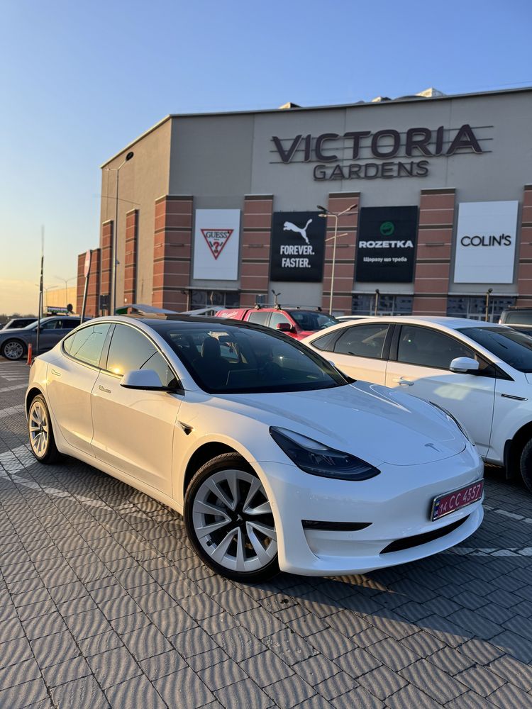 Оренда Tesla Model 3 2022 long range