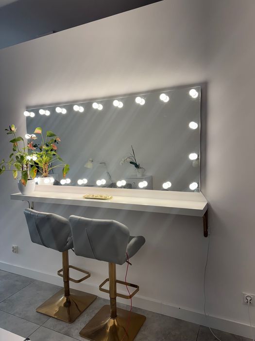 Sprzedam lustro i konsole do makijazu