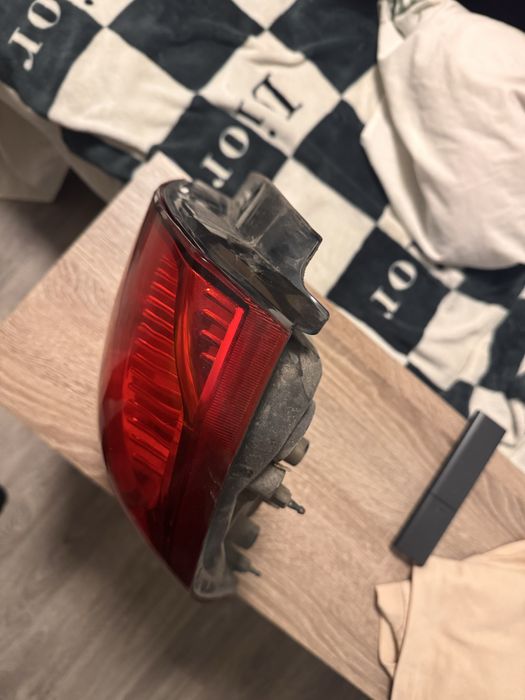 Продам 2 фары задние(правая, левая с дефектом)