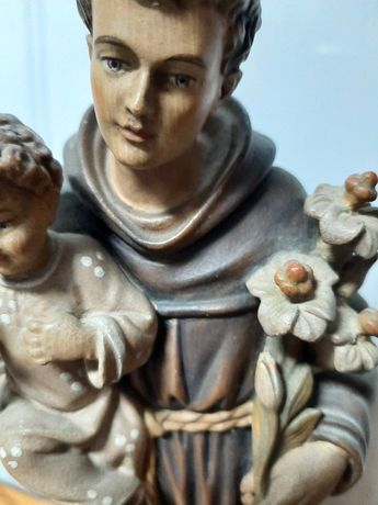 St. António em esculpido a mão em madeira