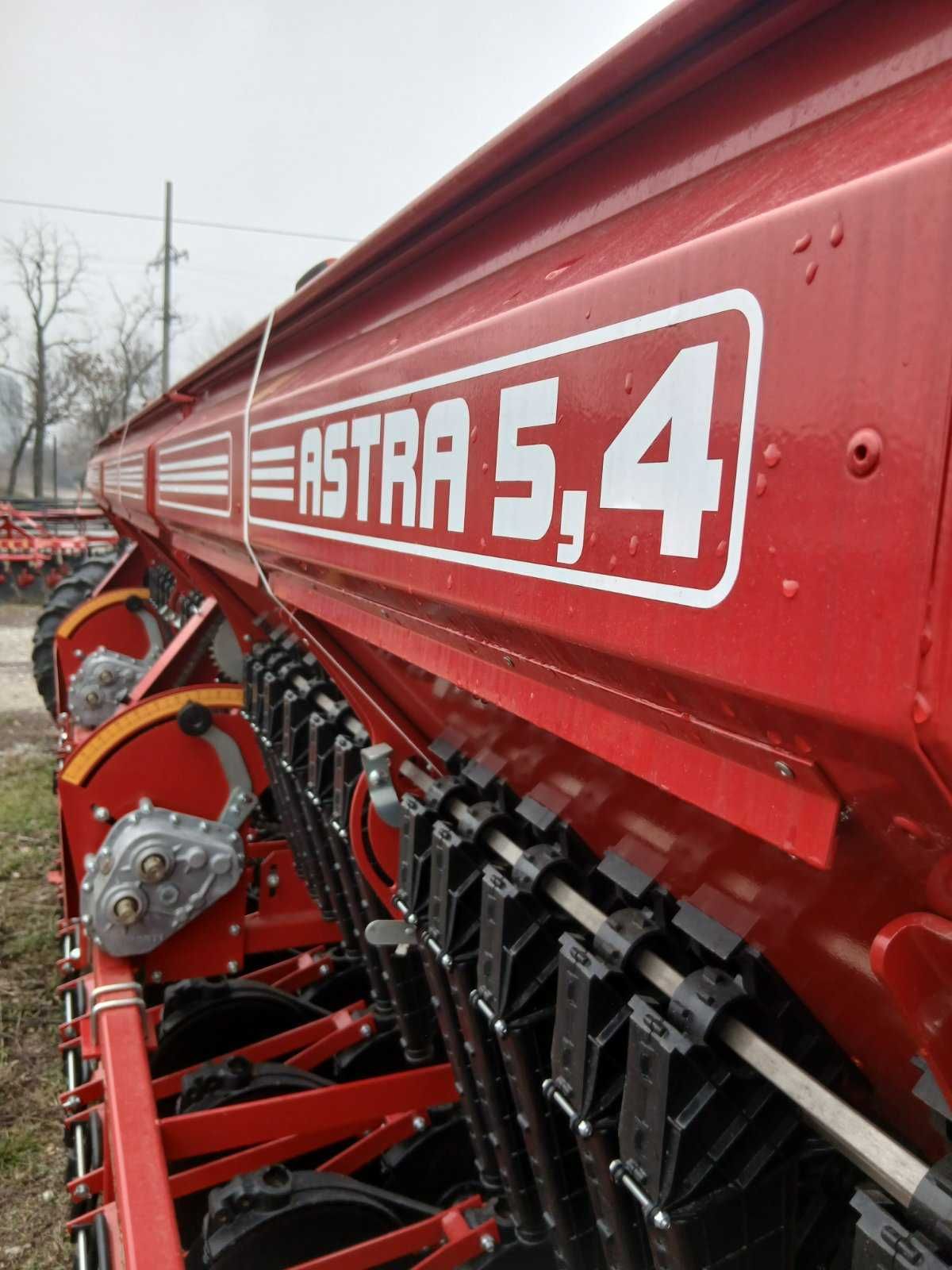 СЕЛЯКА АСТРА 5.4 ПРЕМІУМ - Зернова сівалка Червона Зірка Ельворті