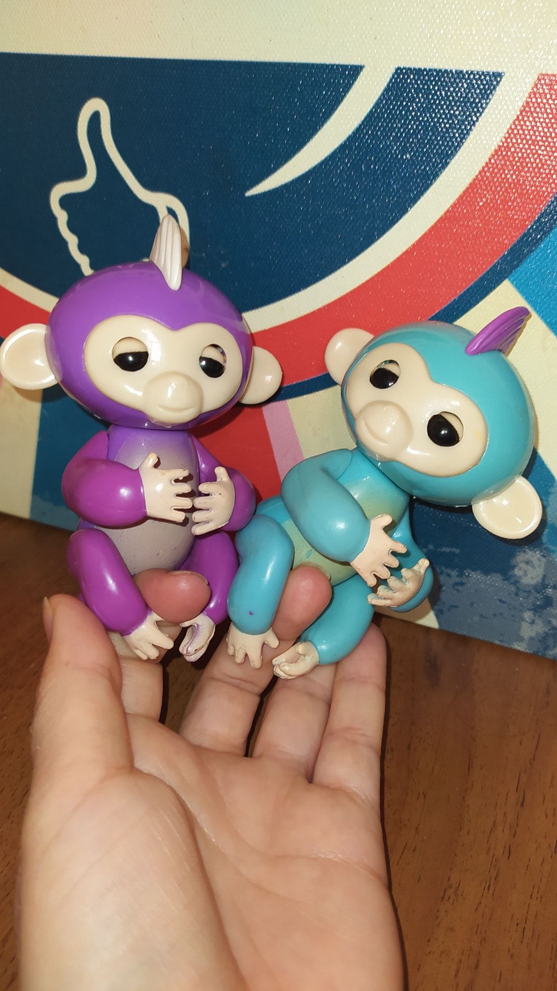 Інтерактивна іграшка мавпочка.
Fingerlings
Джерело