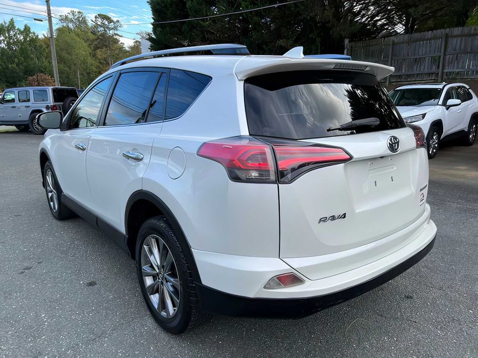 Toyota RAV4      2018