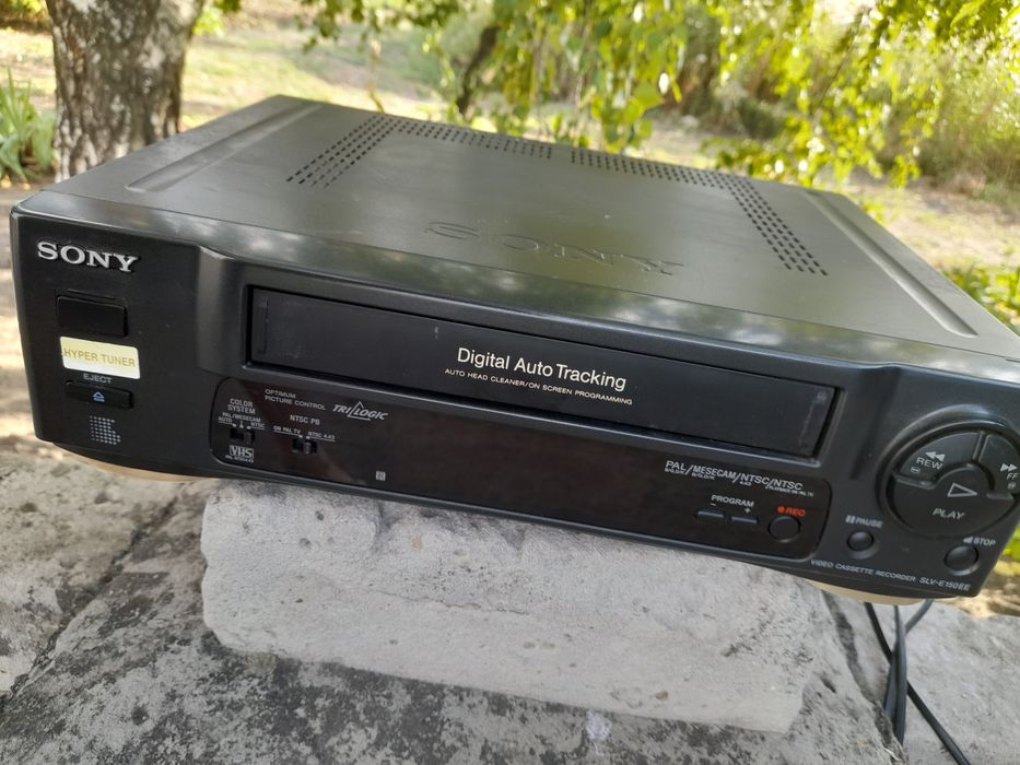 Відеомагнітофон SONI