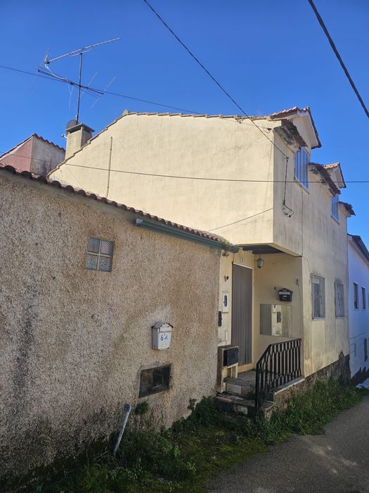 Vivenda + Terreno  T3 Tomar - 40.000€