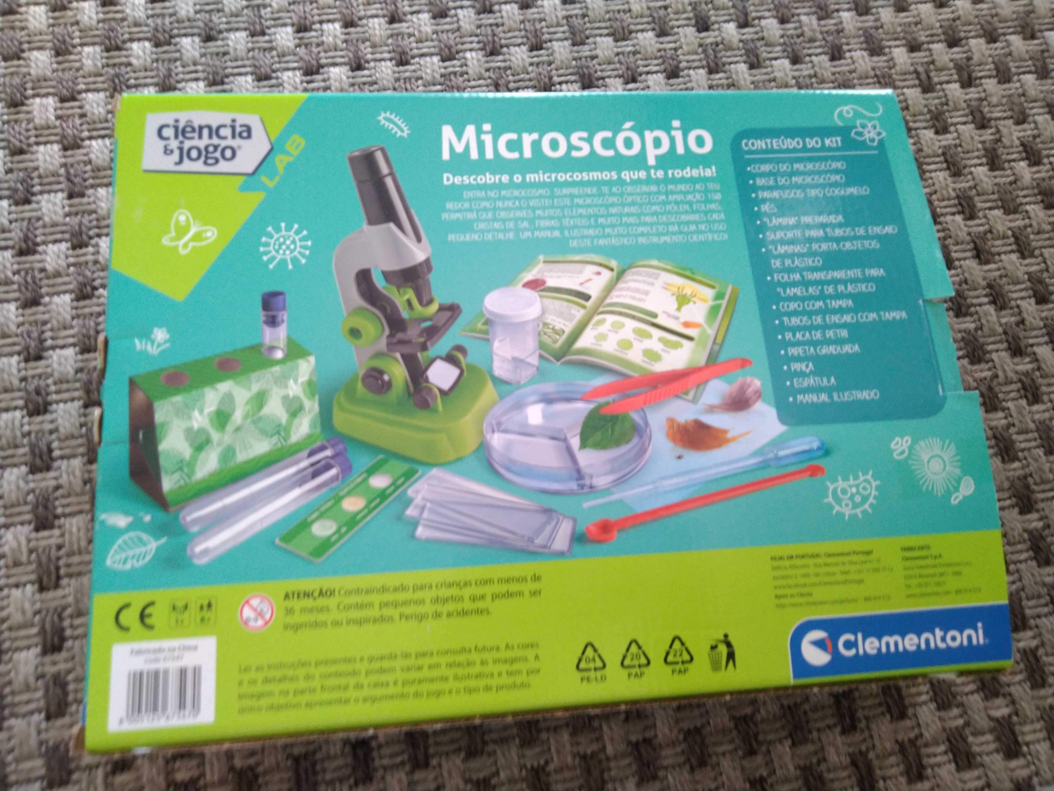 Microscópio com acessórios