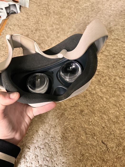 Meta oculus quest 2 64 gb не працює правий контролер!!!