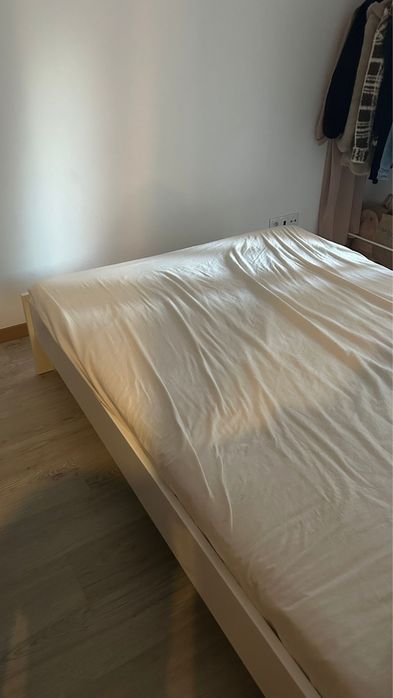 Cama IKEA SONGESAND 140x200 cm branca.