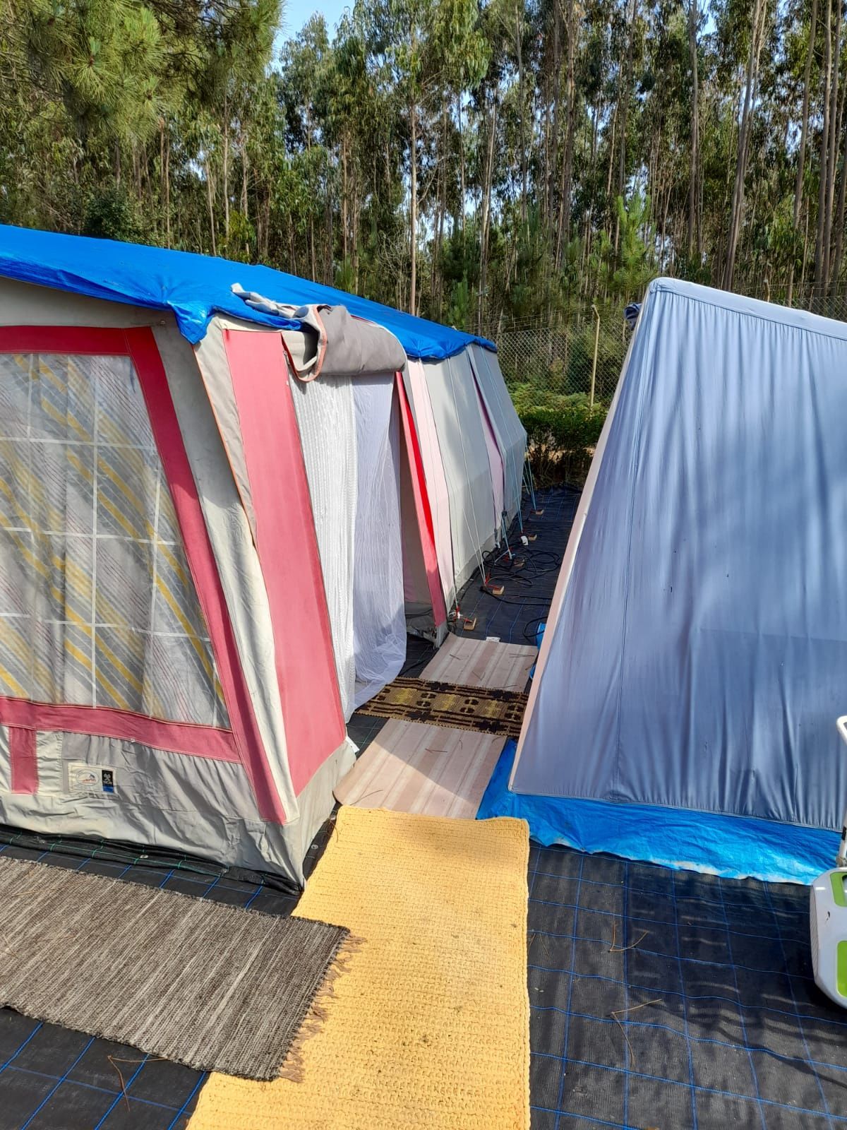 Atrelado tenda com recheio