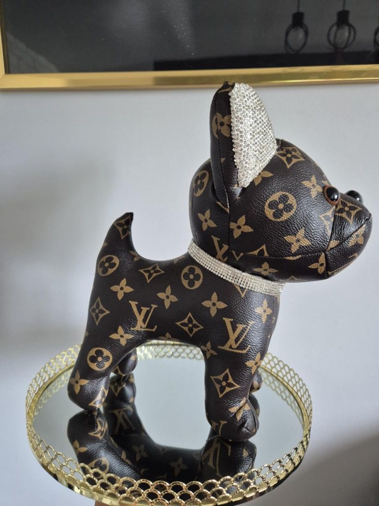 LV Mops Piesek Louis Vuitton