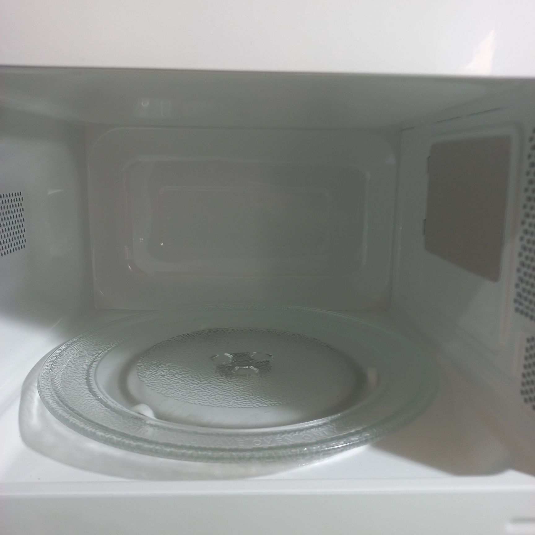 Мікрохвильова піч Silver Crest SMW-700-D3 17 л 700 Вт Німеччина