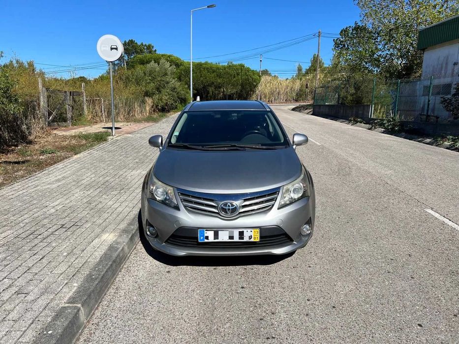 Toyota Avensis SW 2.0D LUXURY + NAVI 2013