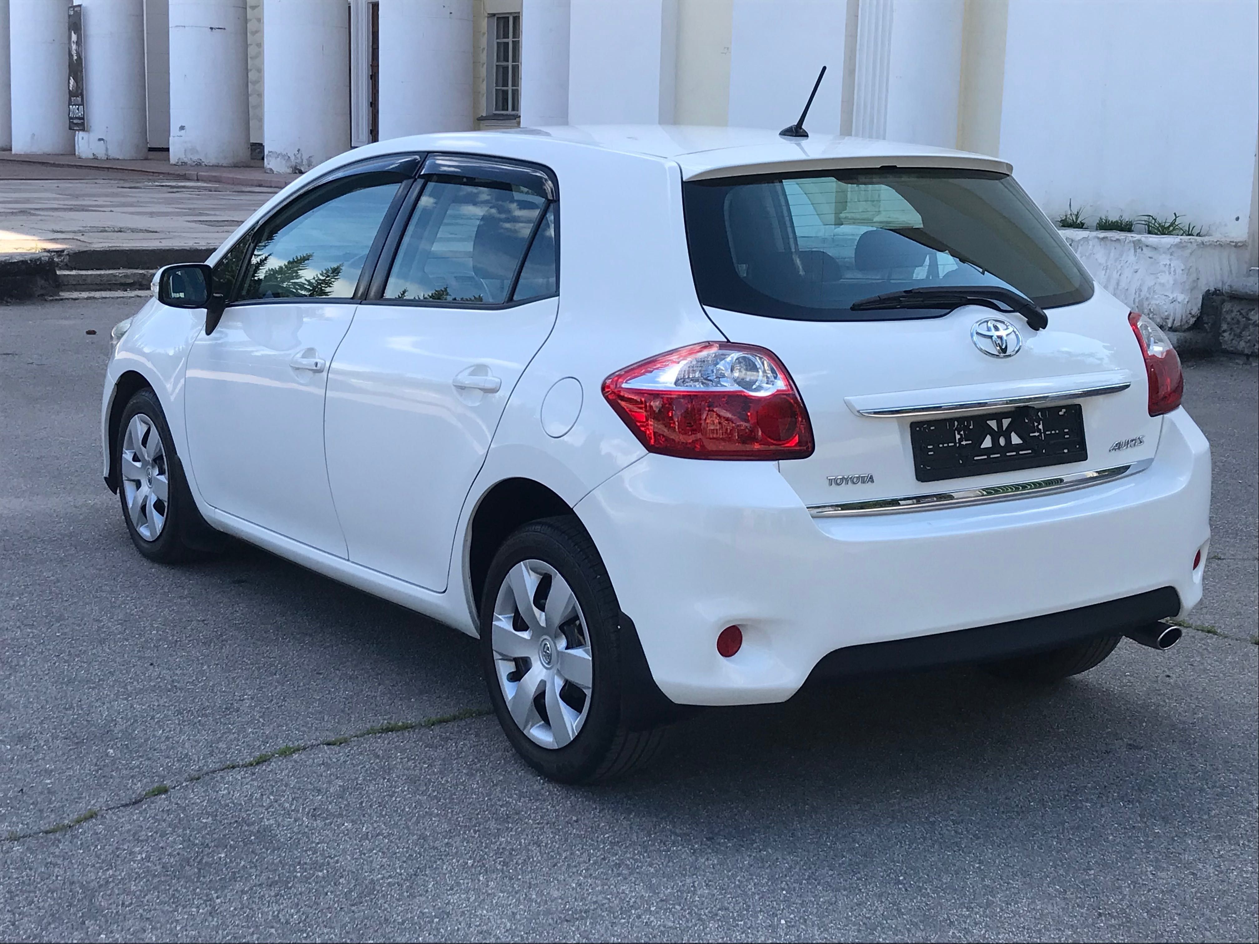 Тойота Аурис 2010г 1.6 Автомат.
